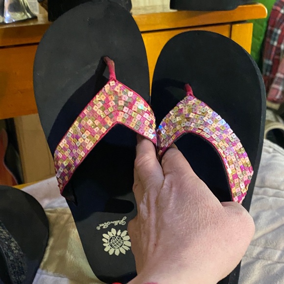 Yellow Box 3 Pair of Sequined Flip Flops - Sz 8 Excellent condition - Picture 3 of 5